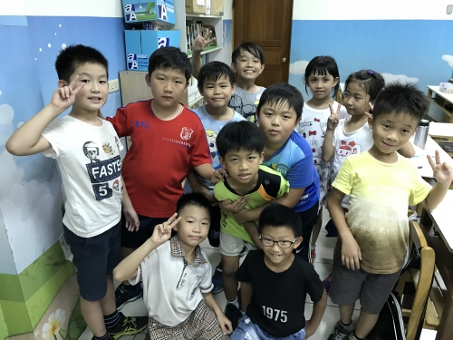 克林頓可愛小鬼長大囉