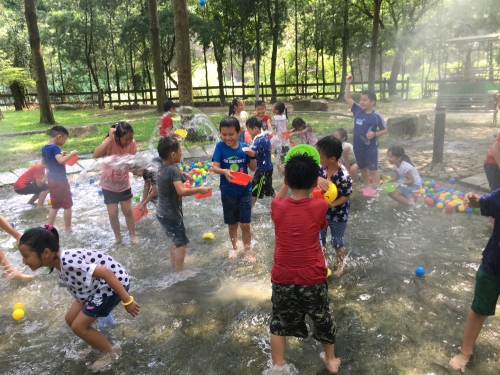 克林頓清涼一夏，球池好好玩