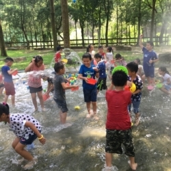 克林頓清涼一夏，球池好好玩