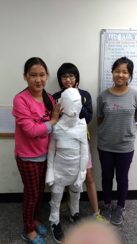 克林頓萬聖節小小木乃伊出動！！